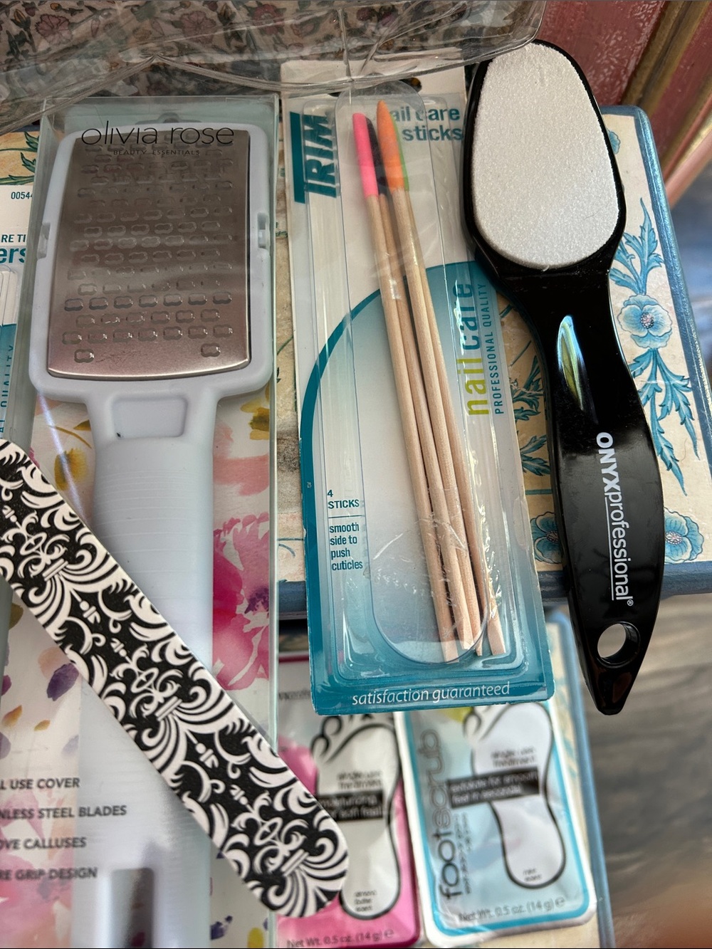 Mani & Pedi, Foot & Hand Care Kit with Travel Case - Picture 4 of 7